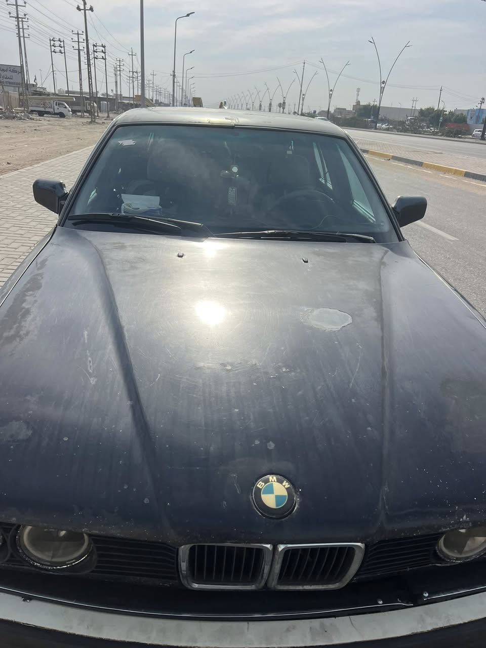 سلام عليكم BMW735اصل بلادية رصاصي جاردة محرك كير خدادية تبريد للعلم السيارة محورة غاز وبانزين تخم تاير كهرباء كاملة للعلم  بيهة حائز ثالث موجود بكربلاء وعندي وكاله من الحائز الثالث سعرها 30$***********
