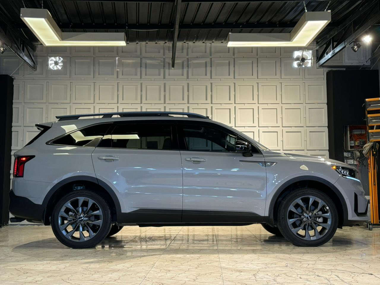 للبيع كيا سورينتو 2022 وارد أمريكي AWD
ماشيه فقط 31 ألف كم – فقط

✅ ضربة خفيفة دعامية فقط من امريكا وبيها رصعه هنا راجعه بارد وموجود سونار 
✅ المحرك + القير + الشاصي بحالة ممتازة
✅ دفع رباعي AWD ثبات عالي
✅ شاشة كبيرة + كاربلاي
✅ رادار + أنظمة أمان كاملة
✅ داخلية نظيفة جدًا

🚗 السيارة تمشي ناعم ولا تشتكي من شي رقم بغداد خصوصي
📄 جاهزة للفحص بأي مكان

💰 السعر مناسب وقابل للتفاوض للجادين 27.500$ 

رقم الهاتف: ‭0770 802 0242‬
⸻
