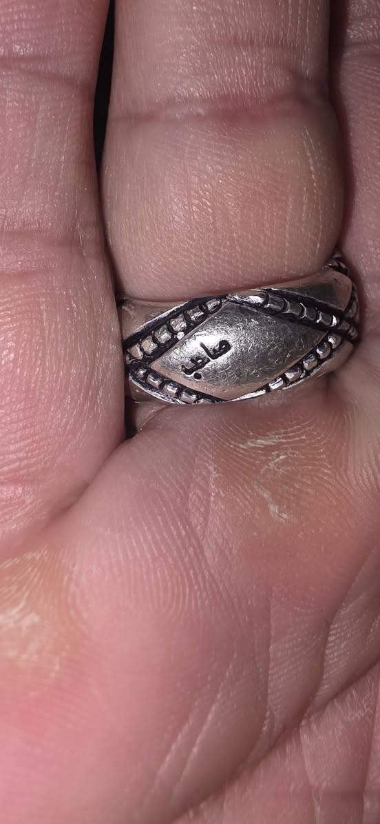 ياالله قطعه نوادر السليماني النقيب عيون مساويه بل شعره احمر معطف صياغه صاحب وزن الخاتم فوك ال ٤٠ غرام سعره غالي عل خاص


**إذا كنت صاحب هذا الإعلان وتريد حذفه لأي سبب، رجاءا أرسل رسالة إلى الدعم الفني**