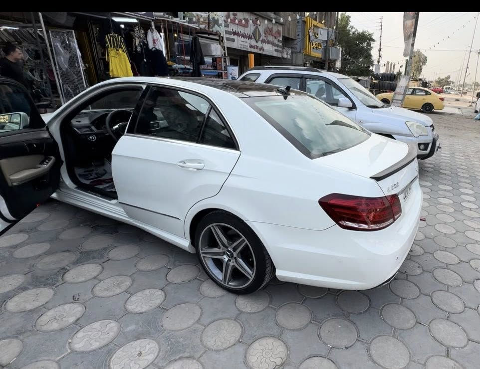 السلام عليكم
مارسيدس  2012 E200 amg 
محرك تيربو 4سلندر cgi 
وارد خليجي فول مواصفات بونراما ثلاث انضمه قيادة شفتات استيرن  ثلاث بردات رادار حساس امامي خلفي حساس امطار جنطه كهرباء زراك لايت كشنات حار بارد وبعد بيها مواصفات اكثر مواصفات الخليجي السياره مكفوله من الضربه والتبديل فقط صبغ بنيد اثر إطلاقه فقط رصعه وبيه بارد قليل السياره جديده بمعنى الكلمه رقم أربيل الجديد مراوس حسب القناعة

المكان بغداد البلديات.   الرقم ***********. السعر 160
