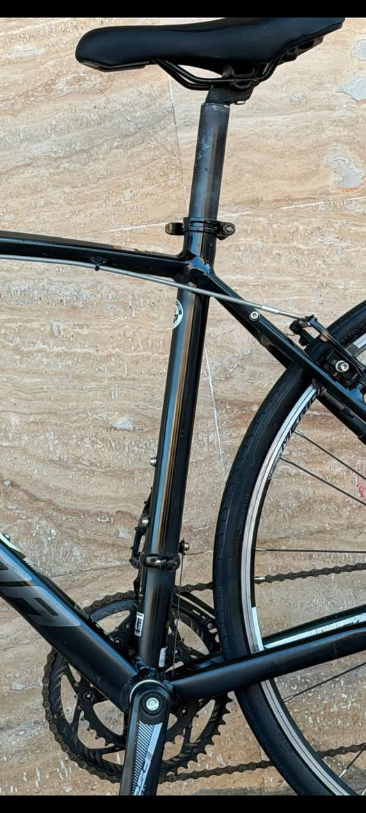 السلام عليكم ورحمة الله وبركاته 🌹
🚲 دراجة هوائية للبيع
⭐ ماركة ميريدا العالمية (MERIDA)
🔹 الهيكل: ألمنيوم خفيف الوزن #وايرات دفن 
🔹 الحجم: 28
🔹 ارتفاع الفريم: 50
🔹 وزن خفيف جداً
🔹 سيت كلارس أصلي
🔹 بريكات تيكترو (Tektro) أصلية
🔹 مقعد طبي اصلي 
🔹 الدراجة وضع شركة وخالية من أي عيب
🔹 جميع القطع ختم واحد
🔹 النظافة: 95% ✅
📍 العنوان: كربلاء - طويريج
🚚 تتوفر خدمة توصيل إلى جميع محافظات العراق
📩 للاستفسار: خاص أو على الرقم
📞 ***********
