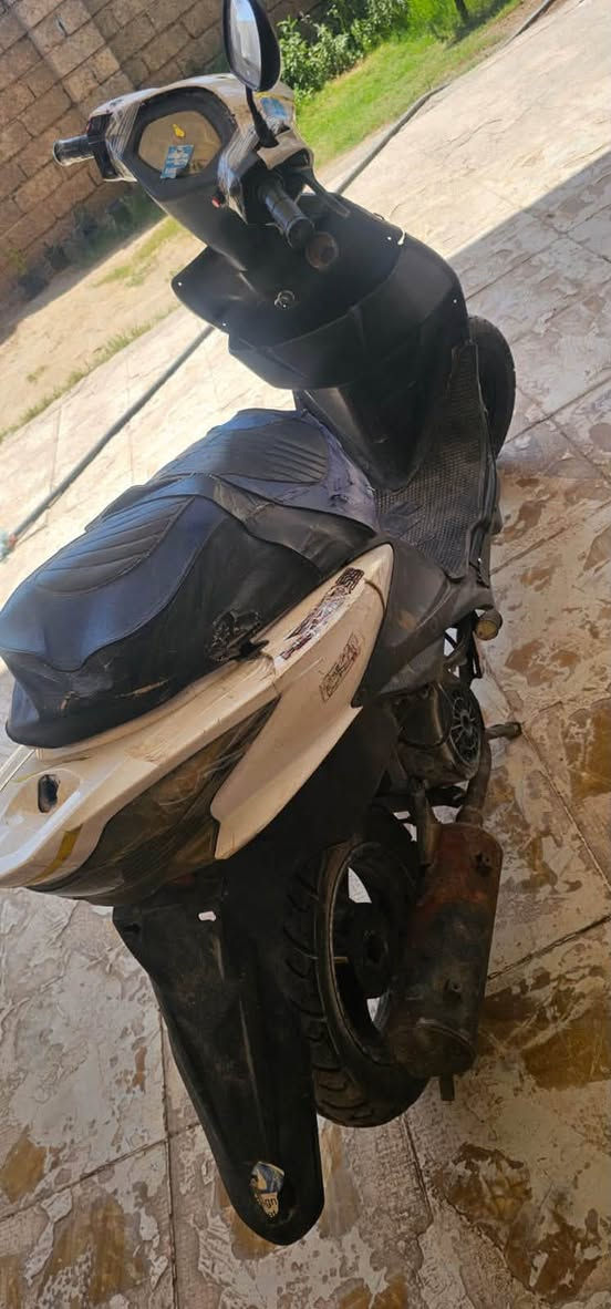 ادرس للبيع او مراوس شغاله نكره سلف   كله جديد  عمرتها ع ايدي  كهربائيات كلها شغاله  كفرات كلها موجود بس امامي ما موجود نشاط فول مكينه ١٥٠ 
***********
