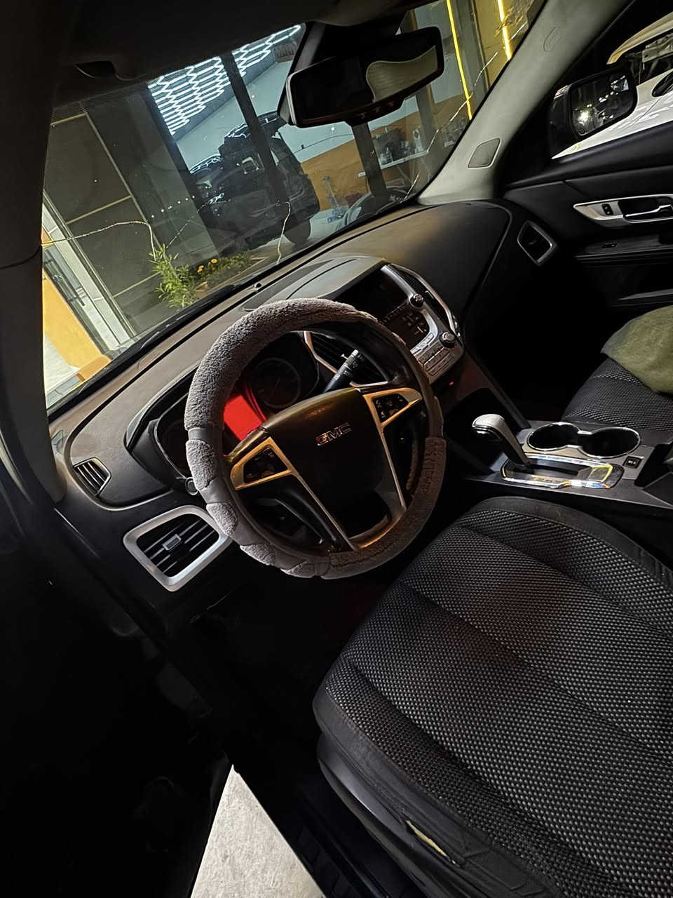 جمسي تيران
2013رقم بغداد 
ضربته جاملغ ايمن فقط الباقي كفاله 
سياره جاهزه ما ناقصها شي كشره نضيف 
تبريد تدفئه كشنات شاشه كبيره كامره دواره 
السعر 110وبيها مجال شراي اتصل ***********
العنوان ذي قار الناصريه مركز
