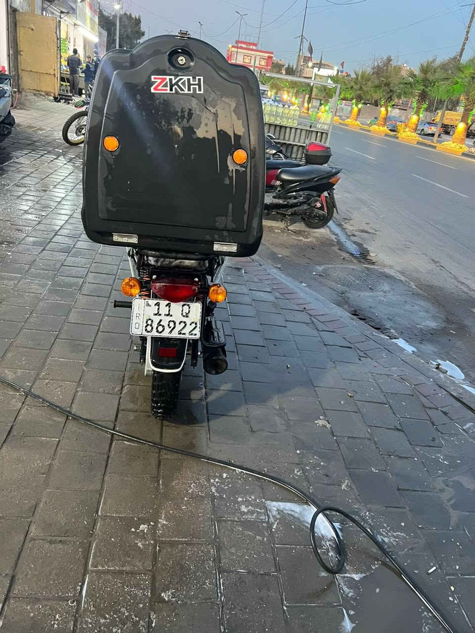 سلام عليكم  (بوكسر  23) نضيفة  مابيها اي نقص   (ماشية 26 الف ) مرقمة رقم انكليزي تحويل شوكت ماتريد ماعليها أي غرامة مجفتة تجفيت مضبوط تجي وشوف بعينك وتعال افحص وطيك بيها ضمان شهر كامل مكينة ناعمة +مبدل بيها راجز مال سلف مو تجي ودكلي ماكلي (مجفتة وبدل بيها راجز مال سلف ) الباقي كلة شغال كهربائيات  ملاحظة كلشي وياها بس الكلوبات اخذهن 
بيها شغلة وحدة  شوفها مبينه بلصور 
دوسة خلفية ماكو فقط هاي 
 عارضها  ( مليونين  )وبيها مجال 
رقمي مامتواجد عل فيس 
اتصل وتدلل 
***********
