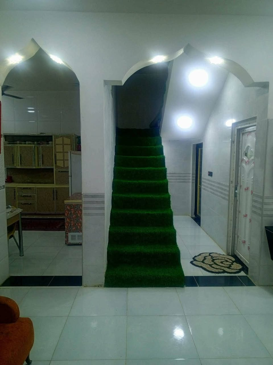 السلام عليكم
دار للبيع المساحة 200م بناء درجة اولى متوفرة كافة الخدمات ماء وكهرباء ومجاري يبعد عن الشارع العام 150م العنوان كوت حي الحكيم شارع ماركت علي الأمير السعر 57 وقابل للتفاوض للأستفسار مراسلتي على الخاص او الاتصال على الرقم ***********
