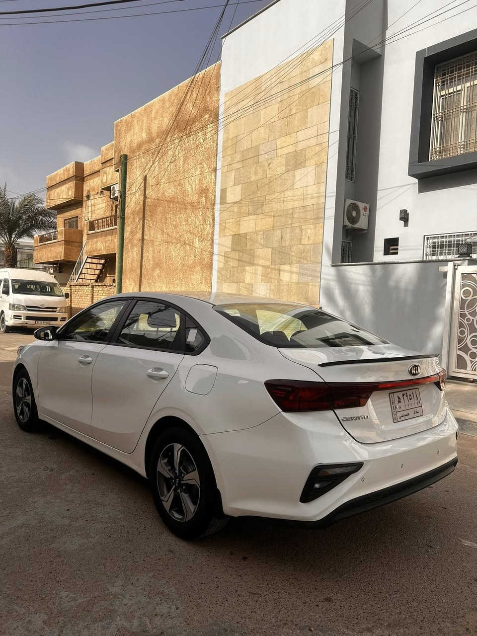 السلام عليكم 
كيا سيراتو 2020 خليجي مكفولة من الضربة والصبغ 
مواصفات السيارة فتحة سقف تحكمات فول حساس خلفي مكينة 1600 دوش 
قطعتين تبريد انظمة قيادة 
السيارة جاهزة من جميع النواحي 
ماشية 103 الف 
مكاني بغداد / الكرخ 
السعر 148
رقم الهاتف ***********
