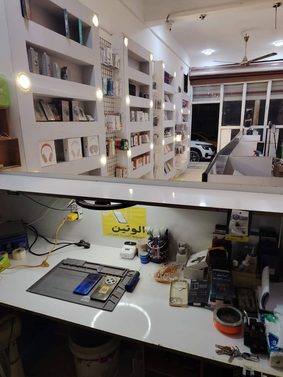 محل موبايلات للبيع
مكتب الوتين لصيانه الموبايل 
المحل يحتوي على ١.اكسسوارات موبايل 
٢. عده صيانه كامله 
٣.  اجهزه جديد و مستخدم 
٤. ميوزه MDF عدد 5
٥.سستم كامرات كامل
٦. جهاز رصيد 
٧. راوتر 
٨. مبرده ام الدكت العالي 
٩. خشب mdf للهوكات عدد ٢ 
علما ان الديكور الموجود ينحسب مجانا للمشتري البظاعه الموجوده مجروده
للاستعلام عن السعر الاتصال ع الرقم *********** للعلم السعر مناسب جدا للراغبين ب شراء مشروع شغال و ناجح مكانه البكرلي قرب جامع سليمان المحمدي مجاور دكتور الاسنان. ( سبب البيع عدم التفرغ اصحابه موظفين)
