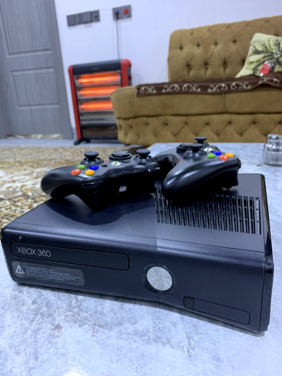 اكس بوكس 360
جهاز نظيف استخدام قليل 

يجيك يدتين ويا الاكس بوكس 

بي 120 لعبة من ضمنهم 

pes 2019/2013
FIFA 2019
Gta V 

الجهاز نظيف مثل ما موضح بل صورة 

سعرو 125 وبي مجال قليل 

رقم : ***********
