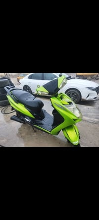 دراجه سكنز البيع عوزه بس مكنيت ب130 الف وبيه مجال تاخذه ع عطلها 077807...