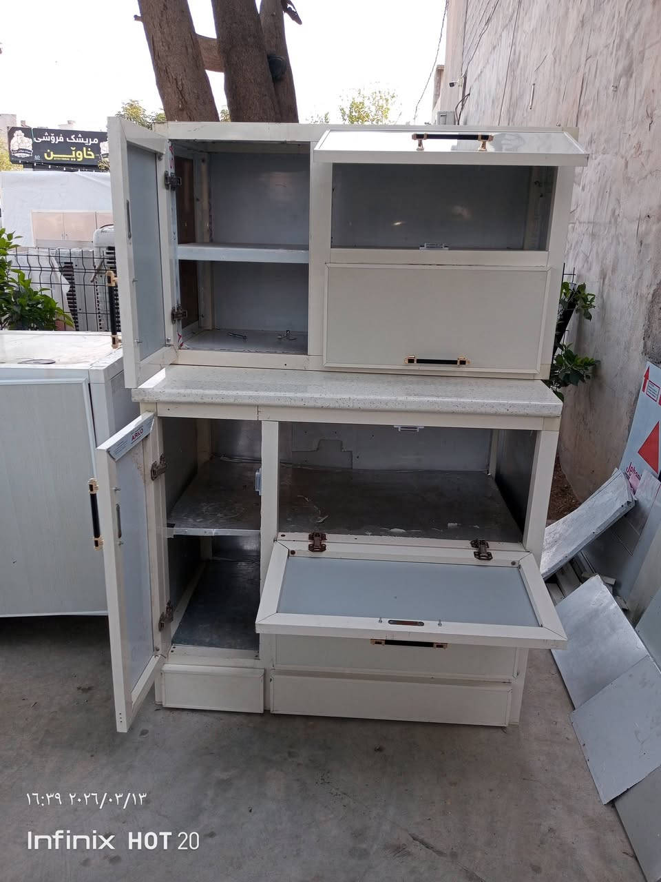 ماشاالڵە ماڵی جوانو تایبەت
بانو خوار یەک متر موادی سارای عەسڵ  
زۆر تایبەت دروست کراوە ئەتوانی بیکەی بەمەخسەلەش 
گۆڕینۆ ئەکەم بەئەشیای ناوماڵو کەوانتەری کۆنەوشکاو 
لەکەلاری کۆنم ***********
