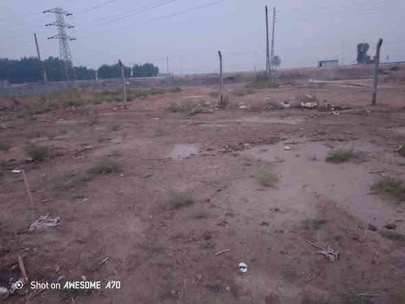 السلام عليكم عندي قطعه ارض للبيع المساحه الكليه 170 متر طابو زراعي سند 25 تحويل مباشر باسم المشتري متوفره كل الخدمات بيها عرض الشارع 10 امتار ورديه سيف سعد حي ابو طالب السعر ب 15 وبيها مجال الاستفسار مراجعه مكتب عقارات الحسام اتصل على رقم الهاتف ***********+*********** اخوكم ابو مومل
