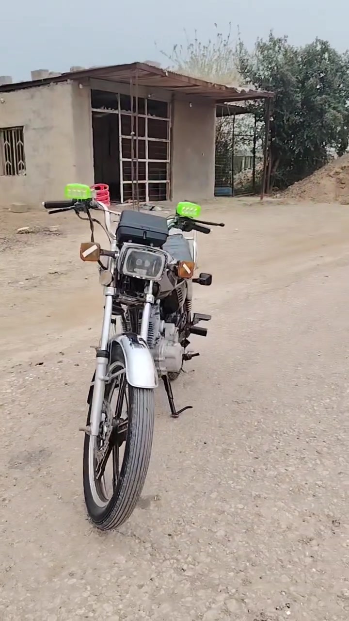سلا عليكم ورحمة الله وبركاته دراجه البيع كلاك بس مكفواله من السرقه والعشاير دراجه نضيفه ومستعجل عل بيعتها *********** رقم بي وتساب الخاص مفتوح
