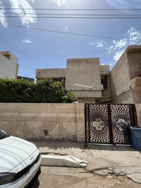 للبيع المساحه 200 متر السعر 270 وبي مجال الطابق الارضي غرفتين نوم  وصا...