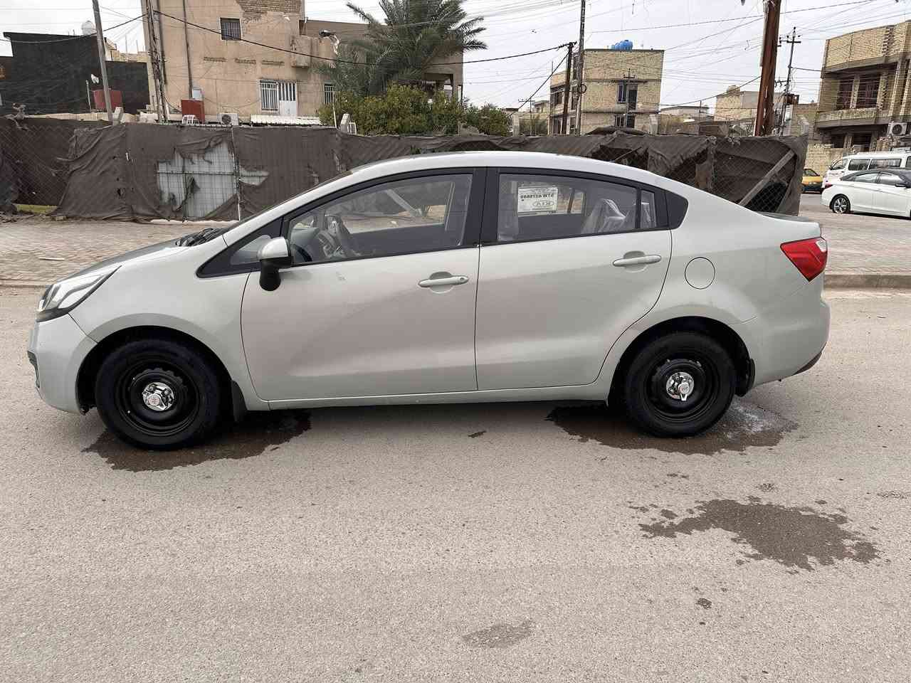 السلام عليكم
كيا ريو موديل 2012 خليجي محرك 1600
السيارة جاهزة من كير محرك تدفئة تبريد كلة جاهز 
كهربائيات السيارة كاملة 
بيهة صفحة السايق مصبوغة اثر شخوط بدون دواخل 
وباب العكس السايق هم مصبوغ اثر شخوط 
السيارة باسمي تحويل ثاني يوم جاهز اي غرامة علية 
السيارة حلوة دواخل نظيفة 
العنوان بغداد تقاطع درويش حي التراث
***********
ابو سجاد
