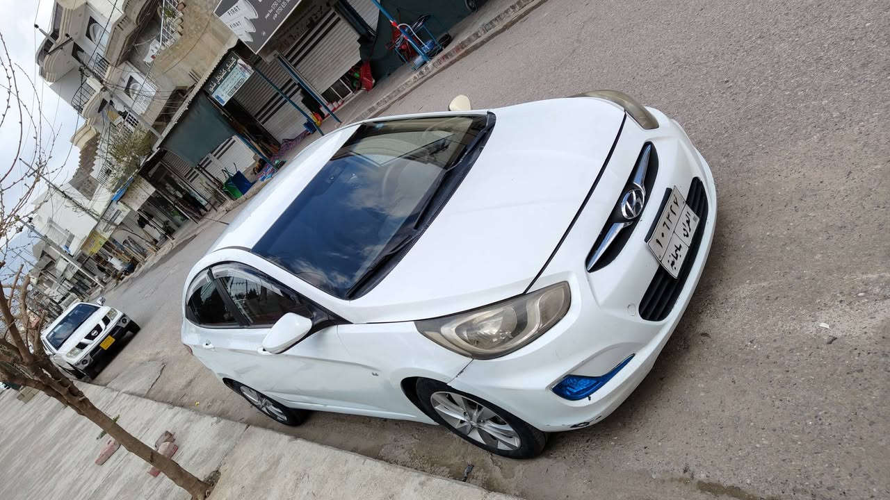 هۆندا اکسێنت 2012 دووپارچە بۆنیت و چەمەلغی دواوەی لای سایەق ناوسندووقی تۆزێکی گرتووە 85کەمێک معامەلە ناونیشان حاجیاوا 
ژ.ت ***********
