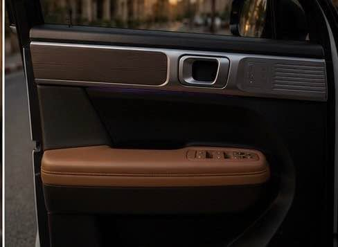 � للبيع | Hyundai Santa Fe Calligraphy 2024 Hybrid

✨ أعلى فئة Calligraphy
🤍 اللون: أبيض لؤلؤي
⚙️ محرك 1.6 Turbo Hybrid
🛞 دفع رباعي HTRAC (AWD)

المواصفات:
✅ جلد فاخر لون جملي
✅ مقاعد أمامية تبريد وتسخين
✅ مقاعد الصف الثاني كهربائية
✅ ذاكرة لمقعد السائق
✅ كاميرات 360°
✅ حساسات أمامية وخلفية
✅ رادار أمامي
✅ مثبت سرعة ذكي
✅ المحافظة على المسار
✅ إنارة داخلية متعددة الألوان (Ambient Light)
✅ شاحن لاسلكي
✅ Apple CarPlay / Android Auto
✅ باب خلفي كهربائي
✅ شاشة كبيرة ونظام صوتي فاخر

حالة السيارة:
✔️ موديل 2024
✔️ حادثها جاملوغ
✔️ البنيد والمبدلات نفس اللون الأصلي وكالة
✔️ السيارة بحالة ممتازة وجاهزة ولا تحتاج أي مصروف.

💰 السعر:220 ورقة 
موقع بغداد البنوك 
*********** رقم الهاتف
ترهم مراوس مع جيب شيروكي او  دوج دورنكو فقط بغداد, العراق
