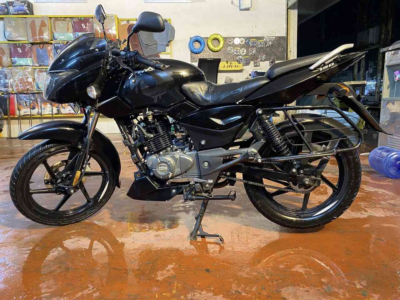 السلام عليكم بوسلر  نيون للبيع  الدراجة خير من الله اوراقها اصولية نضافتها 70 ‎%‎ بس من ابيع كوم حديد السعر 1 مليون مكاني بغداد الحسينية


**إذا كنت صاحب هذا الإعلان وتريد حذفه لأي سبب، رجاءا أرسل رسالة إلى الدعم الفني**