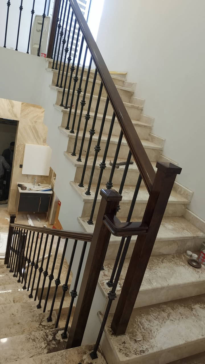 نجارة أحمد لعمل الابواب الخشبيه الحديثه والمحجرات الدرج 
***********
ناصرية السيف قرب مدرسة الكرامة
