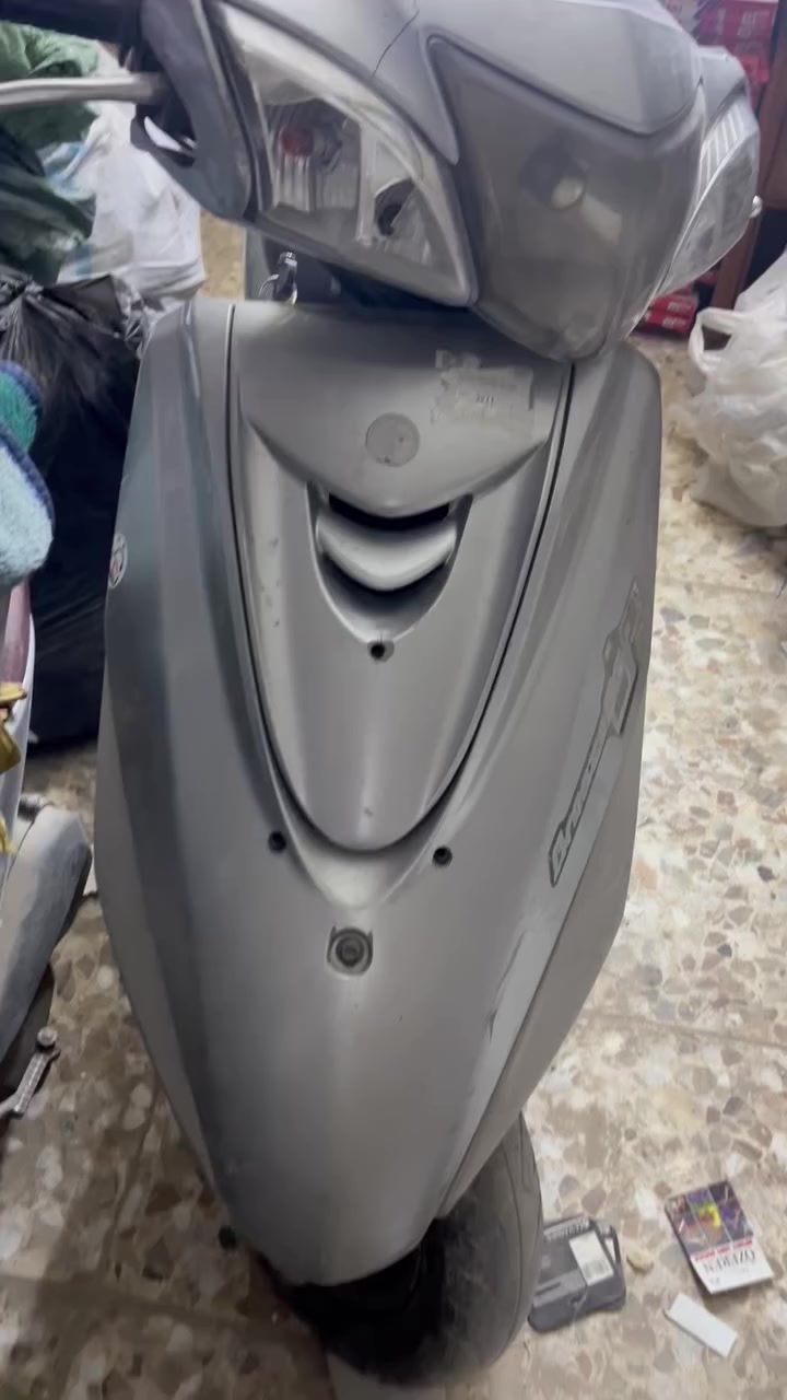 السلام عليكم بريز بغبغاء نوزل للبيع الدراجة كاملة من كلشي بيهة نقص شغلتين بسيطات كلش : 
 1️⃣واقية مال صالنصة 
2️⃣ وقمچي مال كيلو متر  
وهمين ماعندي مجال يرادلهة غسلة مرتبة وبس

الدهن مالتهة يورول 40-10 والبانزين محسن 
الدراجة فول ما توگفك إني ما أبيعها بس محتاج فلوسها 
السعر 700.000 وبيها مجال للشراي 
مكاني بغداد مدينة الصدر 
للاستفسار 📞*********** بي واتساب
