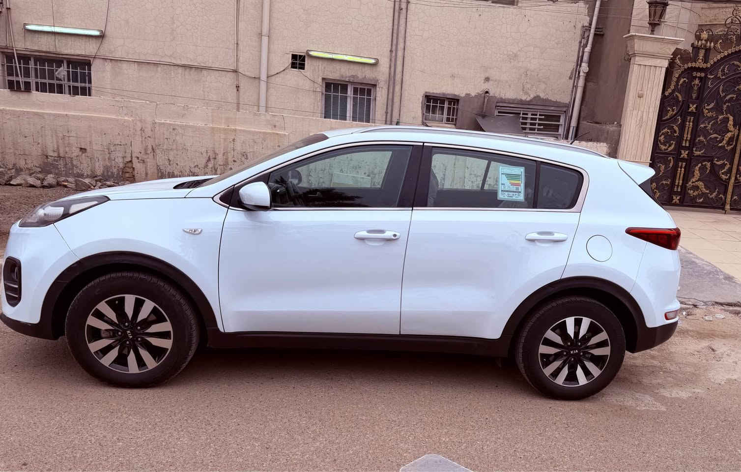 سبورتج خليجي السونار مرفق نص جاملغ ونص باب السياره روجزه مفتوحه فقط مكينه كير تخم تاير حساس شاشه كامره رقم انكليز تحويل مباشر حساس سياره جاهزه من كل النواحي السعر 153قفل بيه حق الجيه فقط اتصال ***********  او *********** مكان السياره البلديات او وزاره النفط بغداد, العراق
