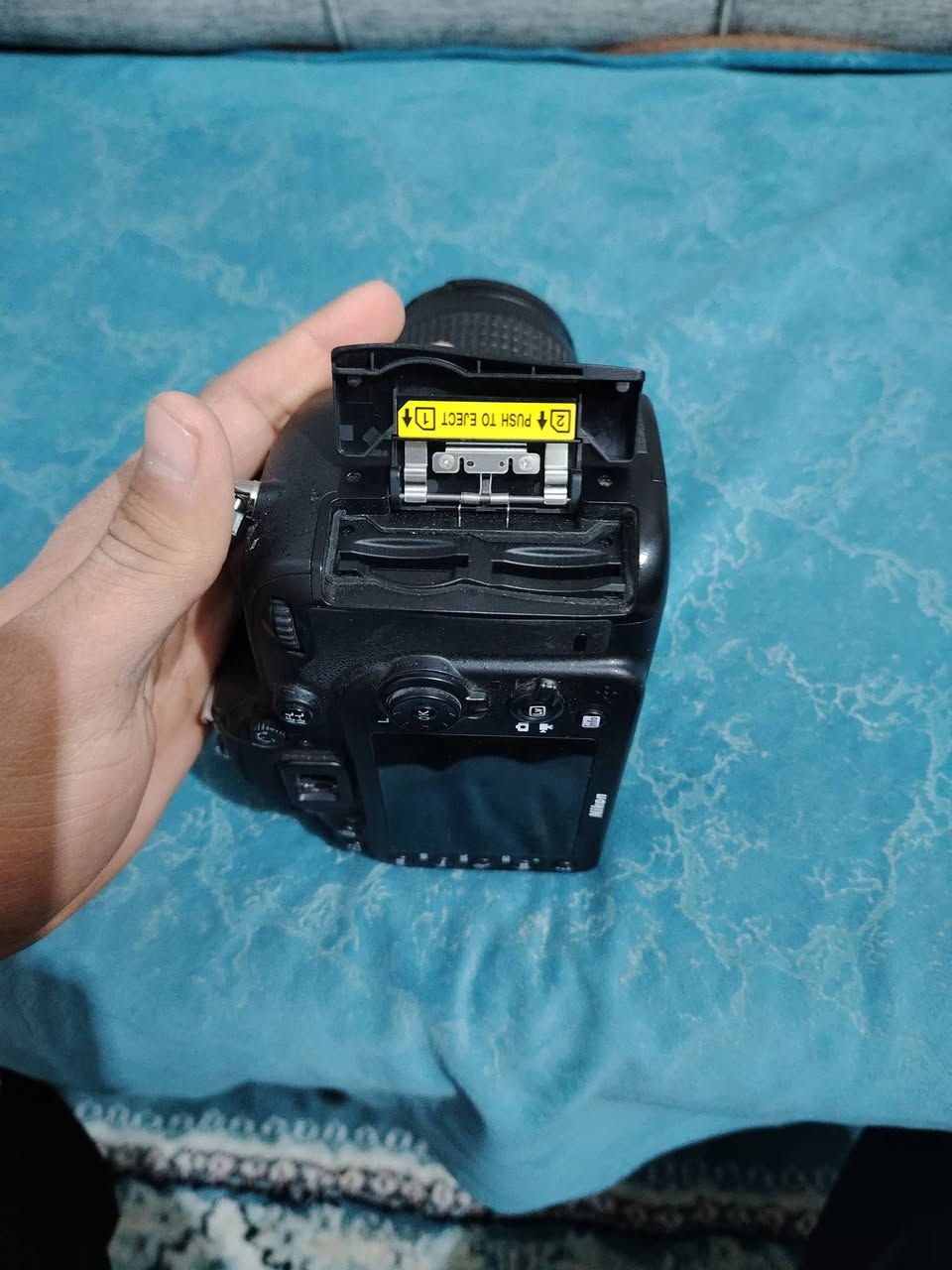 للبيع
كامرا نيكون 7100 نضافة فول مع عدسة الأصلية 18_140  مع نضافة العدسة استخدام قليل  كاملة ملحقات. من  بطارية الأصلية. وجنطة مقسمة  وفلاشات ٢
واحد للصور
واحد خاص بل فديو 
للاستفسار الاتصال
***********
مستعجل عل بيعها 
والصور تسولف  اي استفسار  أني حاضر. 
مكاني بغداد
