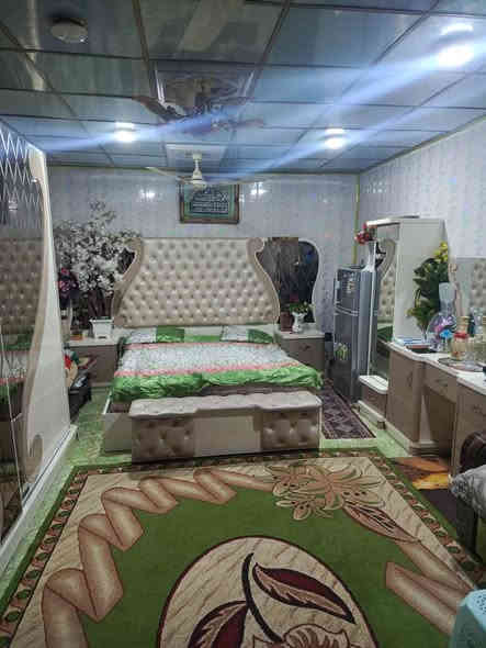 🔶 للبيع دار سكني في النجف – حي النصر بانزين خانه/ شارع 15 الرابط بين النصر والميلاد 🔶�
فرصة مميزة لامتلاك دار سكني بموقع حيوي وشارع عريض 15 متر، يتمتع بخدمات كاملة وطابع هادئ ومناسب للعوائل.
📍 المواصفات العامة:
المساحة: 200 متر
واجهة على شارع 15 متر تبليط
البناء: قديم لكن نظيف جدًا جدًا
البناء كونكريت والارضية سيراميك
مرتفع عن مستوى الشارع
🏠 تفاصيل الدار:
شقتان مساحة كل واحدة 25 متر (مؤجَّرات)
باقي الدار يحتوي على:
غرفة نوم
صالة
هول
استقبال كبير
مطبخ
حمامات داخلية وخارجية
كراج للسيارة
✨ المميزات:
موقع استراتيجي يربط بين منطقتي النصر والميلاد
كافة الخدمات متوفرة
مناسب للسكن أو الاستثمار
💰 السعر: 225 مليون قابل للتفاوض
📞 للاستفسار:
*********** – منتظر الحسناوي النجف
