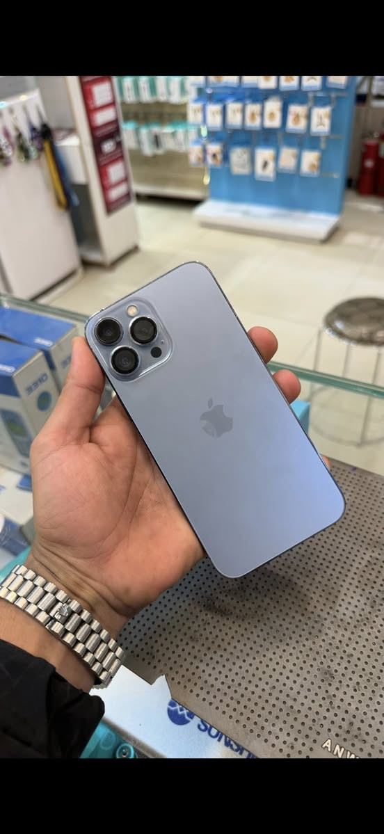 سلام عليكم 13 برو ماكس جهاز فوللل ذاكره 256 بطاريه 85 ‏ اصليه فقط مستبدل البطارية  سعره 400 رقمي***********
