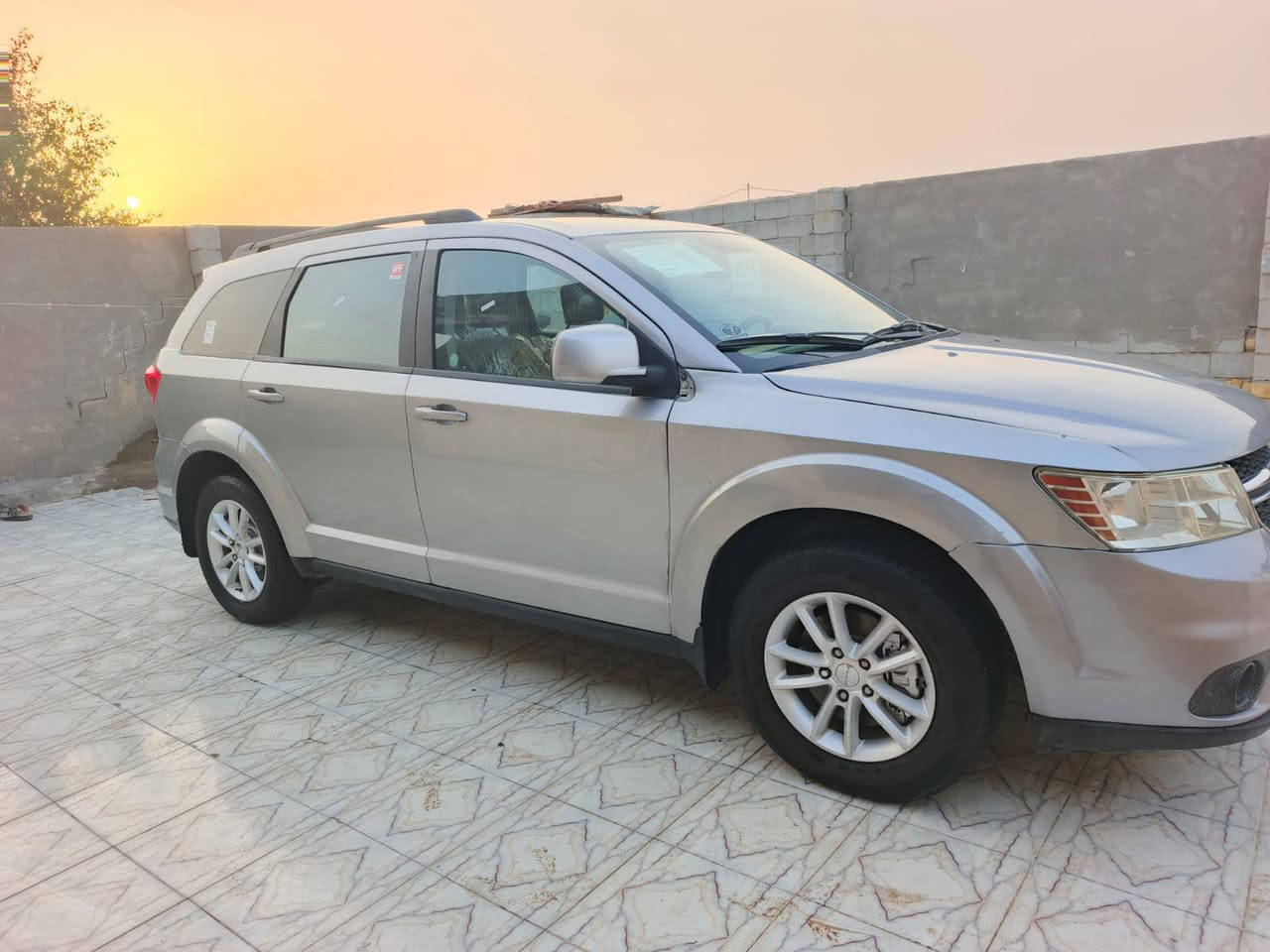 دوج جورني 2015رقم ذي قار بسمي سنويه 29 وارد أمريكي حدثه بنيد وجاملغ بدون ضرر داخلي وبيه رشت صبغ بصيطه كلش فول مواصفات عده فتحه. محرك 6 سلندر 3قطع تبريد 7راكب بصمه تشغيل عن بعد شاشه تحكم استرن ليت زنون اصلي ماشيه 140 سياره جاهزه من كلشي  مكاني الناصريه مركز السعر 119 فقط اليدور جديد ينتصل سياره مل جني ***********
