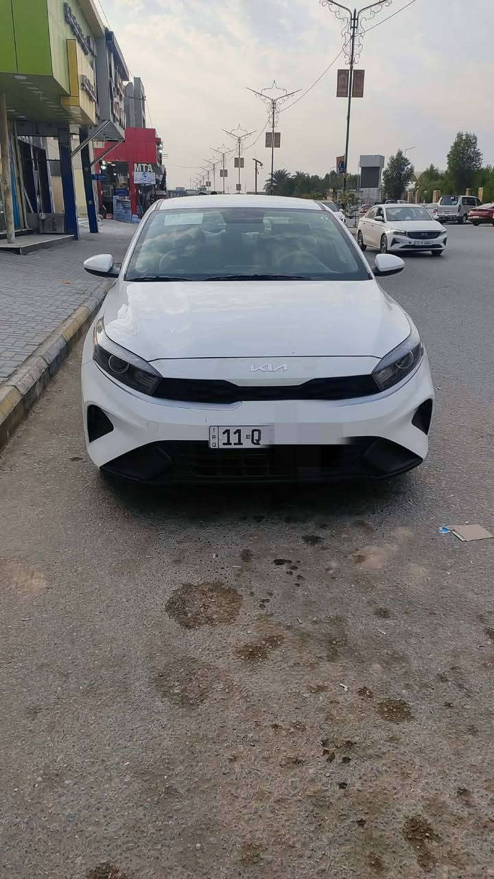 السلام عليكم 
سيراتو ٢٠٢٤ بغداد محرك ١٦٠٠ 
عداد ٦٠ الف العنوان بغداد 
مكفوله ماعده شخط بالباب الخلفي باقي 
والباقي كفاله عامه تحويل السياره 
السعر ١٧٣ 
***********  اتصال واتساب
