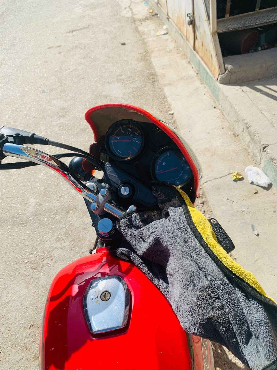 دراجة بوكسر مديل 23 كفاله عامه من كلشي دراجة جديده معنه كلمه برغي مابدل بيه مكينه خرسه لا تنقيص ولا دخان وراق صوليات
مكاني بلديات *********** سعر 1400 بيه مجال بصيط
