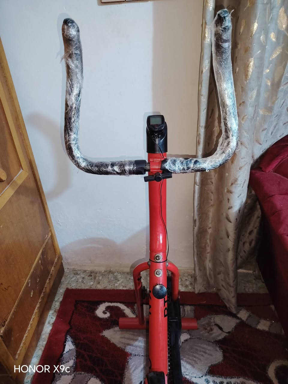 سلام عليكم بايسكل رياضي. َ ثابت  بايدر. تكدر تتحكم بل بايدر اما. ثكيل. اما خفيف بايسكل جديد استخدام ٣ ايام فقط *********** واتس اب فقط (( سبب بيع. ماكو مكان))   سعر خاص.
