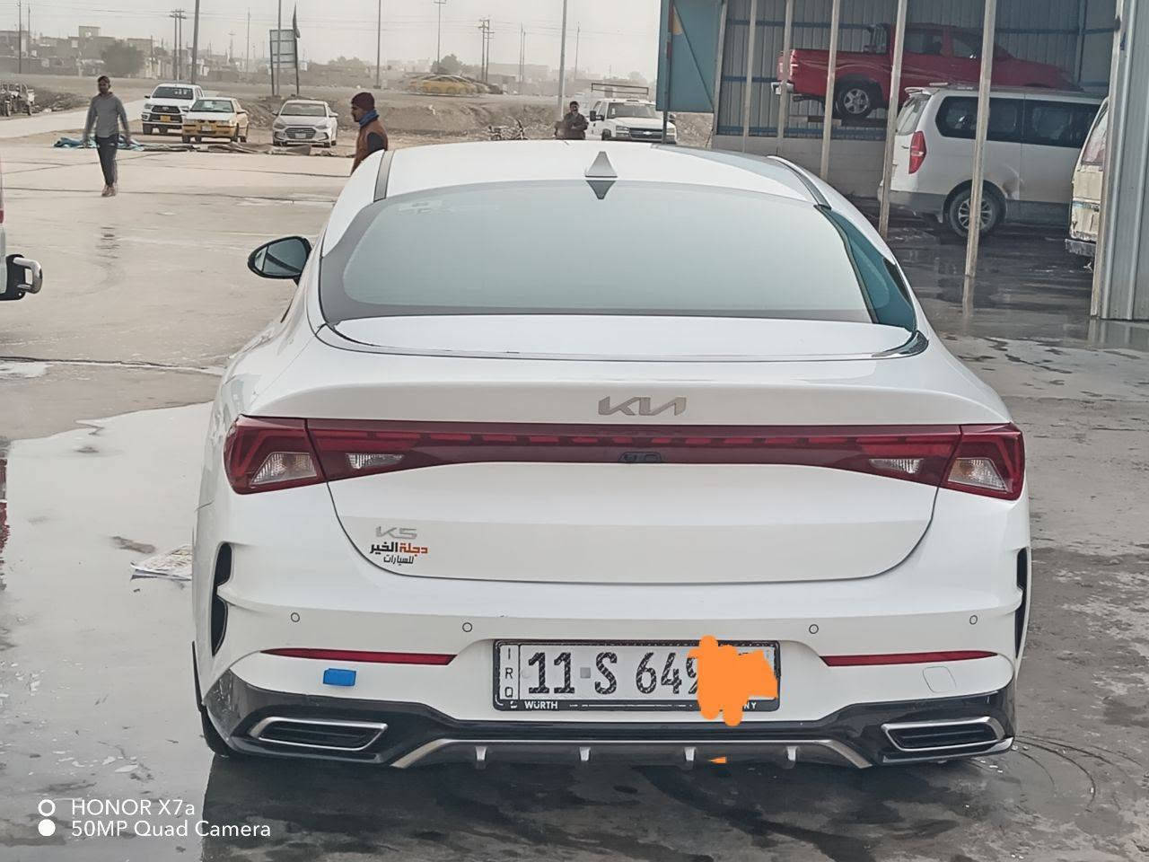 السلام عليكم
كي فايف #موديل 23 خليجي 
السياره رقم بغداد بأسمي

المواصفات/  مكينه 2000 دوش
بصمه تشغيل بصمت أبواب  +   صندوق 
لايت امامي اربع عدسات 
بكلايت خلفي  لد متصل 
صندوق ذكي
حساس خلفي 
5 وضعيات قياده 
ترحيب عن بعد 
ماشيه 51 
بعد بيها هواي مواصفات
مكانها ذي قار 
#السعر / 205 وبيها مجال 

السياره #كفاله عامه عدا بارد كلش بسيط مذكور بلسونار
السونار مرفق بلمنشور

رقم الهاتف /***********
