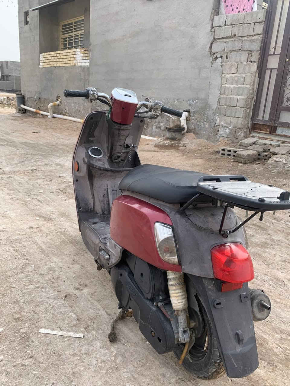 سلام عليكم
دراجه بوليس موديل 12. 

 مكينه مكفوله برغي ممفتوح بيه  كفر مصبوغ بس ابلاديات.   السعر 850 او بيه مجال بصيط. 
***********
