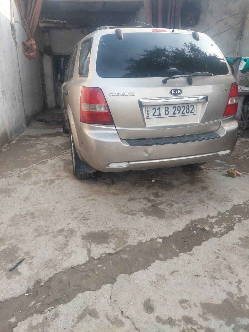 سلام عليكم للبيع كيا سورنتو موديل 2007 وأرد امريكي رقم سليمانية دولي بسمي سنوية ل ٢٠٣٠ هزة جديدة فور ويل السيارة صار بيها كازكيت وابيع على وضعها وسعر المحرك ٩ ورقات وباقي  لسيارة كفالة كير صدر تبريد منضومة كاملة جديدة تخم تاير شواصي مكفولة كله وضع شركة مكاني بغداد الامين الثانية والسعر 75 وبيها مجال قليل *********** وبيها بص جاملغ الامامي صبغ وسيارة جاهزة 7 راكب
