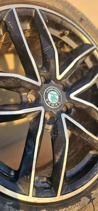 ويل كب سكودا اوكتافيا 2013  عدد 4  التايرات وضعهن نص او اقل  الويل واح...