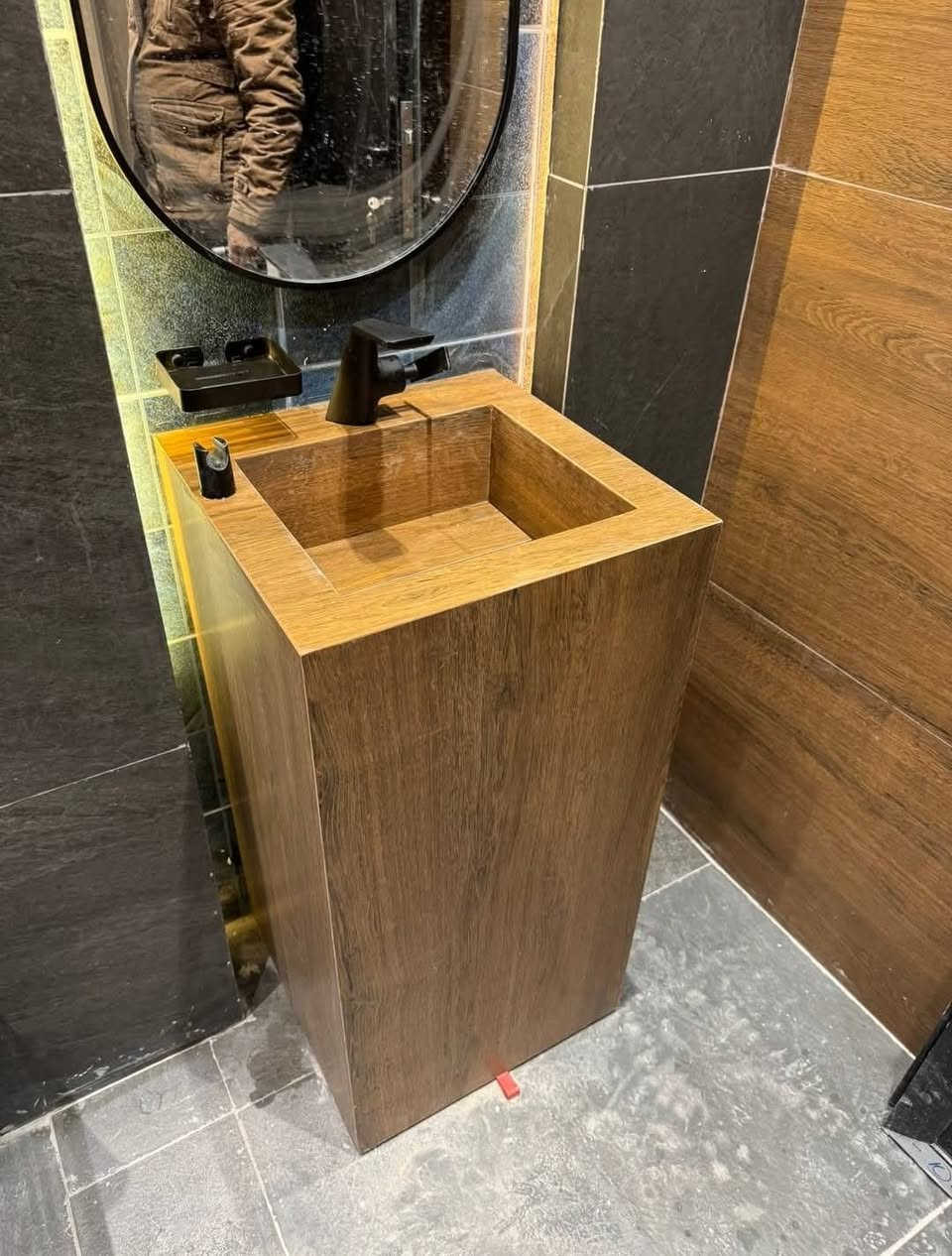 مغاسل مودرن بورسلين حسب الطلب والقياس واللون والديكور حسب مزاجك ☺️
للتواصل عبر الواتساب 
***********.🖤
