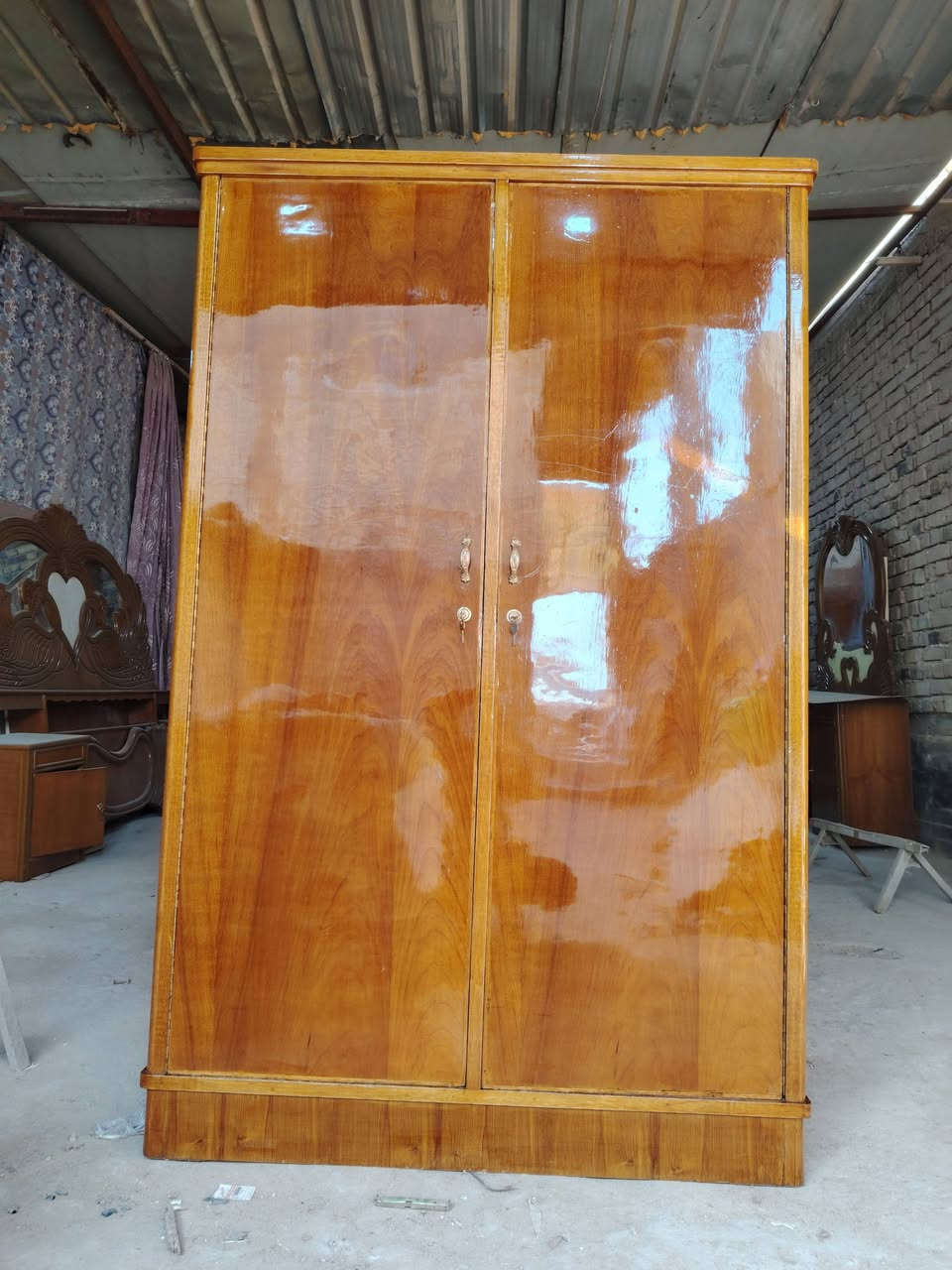 كنتور بابين تسكام جاهز من كلشي 
نظيف داخل وخارج سعره150
 للاستفسار اكثر خاص او الاتصال ***********
