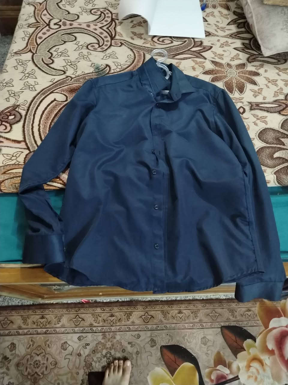مجموعة ملابس قمصان قياس لارج بناطير قياس ٣٢ الشعب ***********
