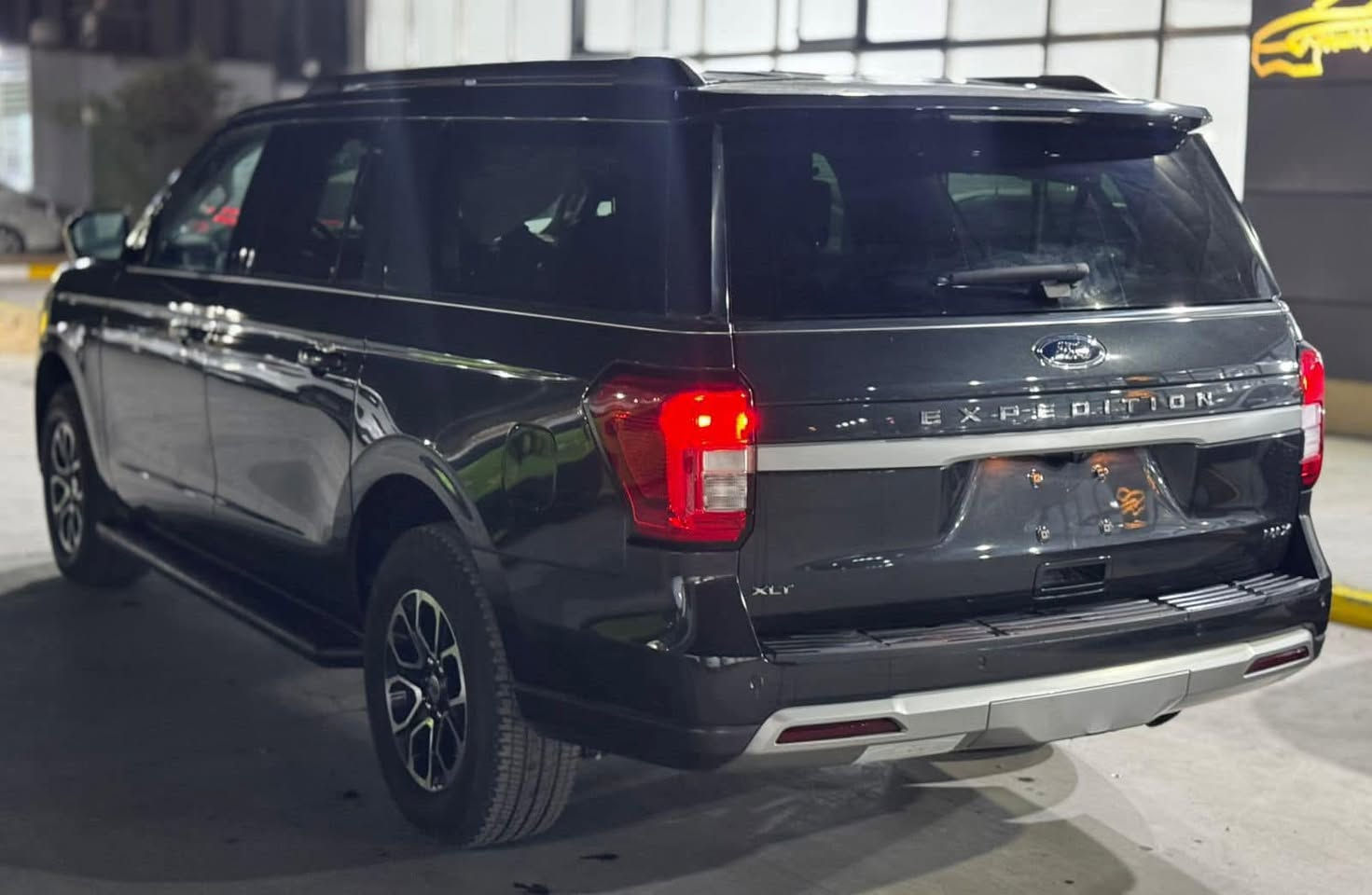 فورد اكسبدشن 2024 XLT
🟢 Ford Expedition 2024 Xlt MAX

حجم المحرك V6 سلندر (3.5L) توربو
عداد المسافة 300 ميل / زيرو 
عدد المقاعد 7 راكب

🔴 المواصفات :
بصمة تشغيل
بصمة ابواب
تشغيل عن بعد
صندوق شفط كهربائي
رادار امامي (تحديد مسار)
رادار جانبي (نقاط عمياء)
رادار خلفي (التحذير من الاصطدام) 
تحكم وضعيات القيادة Drive modes 
شاحن موبايل Wireless 
كشنات جلد
كشنات الامامية تدفئة+ تبريد
كشنات خلفية تدفئة 
كشنات خلفي منفصل 
سستم سماعات Bang&Olefsen
تحكمات 
اوتو بارك Auto Park 
اوتو ستارت Auto Start
اوتو ستوب Auto Stop
اوتو هولد Auto Hold
منافذ AUX+USB
مانع انزلاق+ABS
وبقية المواصفات المعروفة
———————-
290 ورقة
للاستفسار اتصل
***********
