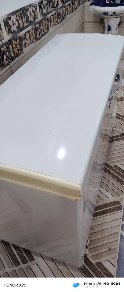سلام عليكم مجمده البيع 18 قدم جديده كلش سعر 300 وبهه مجال غرض البيع مكان ماعدنه الهه ***********
