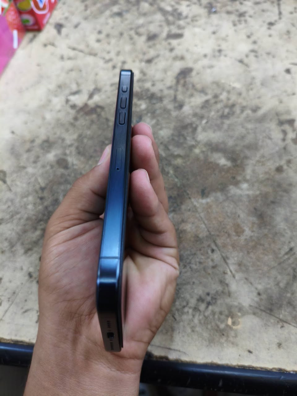 السلام عليكم
ايفون 15برو ماكس 

ملاحضه الجهاز شخط مابي 

بطاريه 85

-ذاكره 256

 (Water proof) واتر بروف

-الجهاز نظيف حيل

-السعر (مليون و 50 )بيه مجال بسيط 
*********** متواجد وتساب 
بغداد
