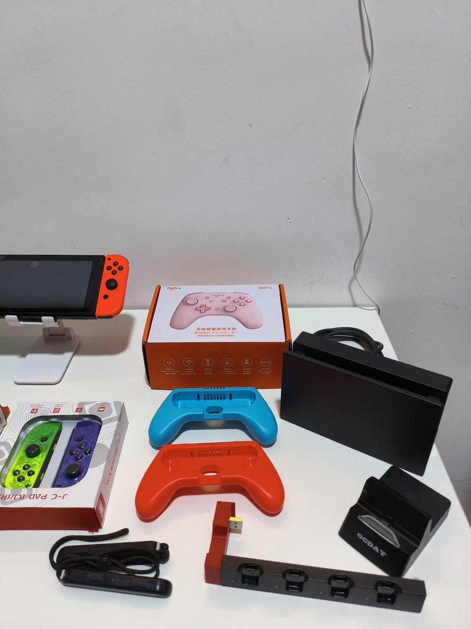 السلام عليكم (للمراوس بستيم ديك)
نتيندو سويتش 
Netindo switch 
الجهاز نظيف كلش ومابي اي مشكلة عالفحص 
مهكر نظامين اونلاين اوفلاين 
الملحقات:
1_رام سان ديسك اصلي 500gb مليان العاب 
2_دوك الاصلي 
3_كيبل hd الاصلي 
4_جوي كون الاصلي 
5_دوك اضافي 
6_جوي كون اضافيات عدد 3
7_جويستك pxn عالية الجودة
8_جنطة 
9_حافظة+كفر 
10_قبظات جوي كون عدد6 
11_شاحنة جوي كون 

اخوان الجهاز للمراوس بستيم ديك حتى لو ذاكرته 64 
يوجد توصيل لكل محافظات العراق 
***********
