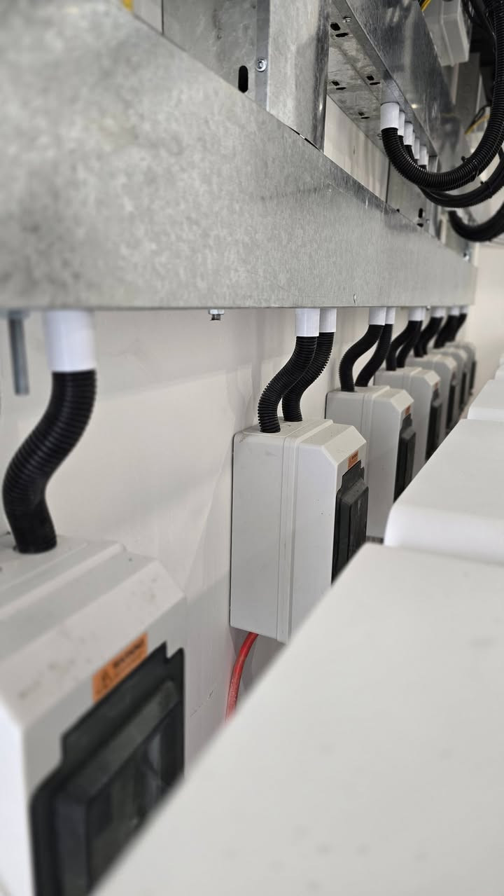 السلام عليكم وتحية طيبه لجميع المتابعين..
منظومة 180 امبير ونهاري  وليلي لمدة ساعتين ...
تفاصيل العمل في رابط الفديو اسفل👇👇👇 مشاهدة ممتعة
https://www.facebook.com/share/v/1EFqu6FYX7/

*********** واتساب..
