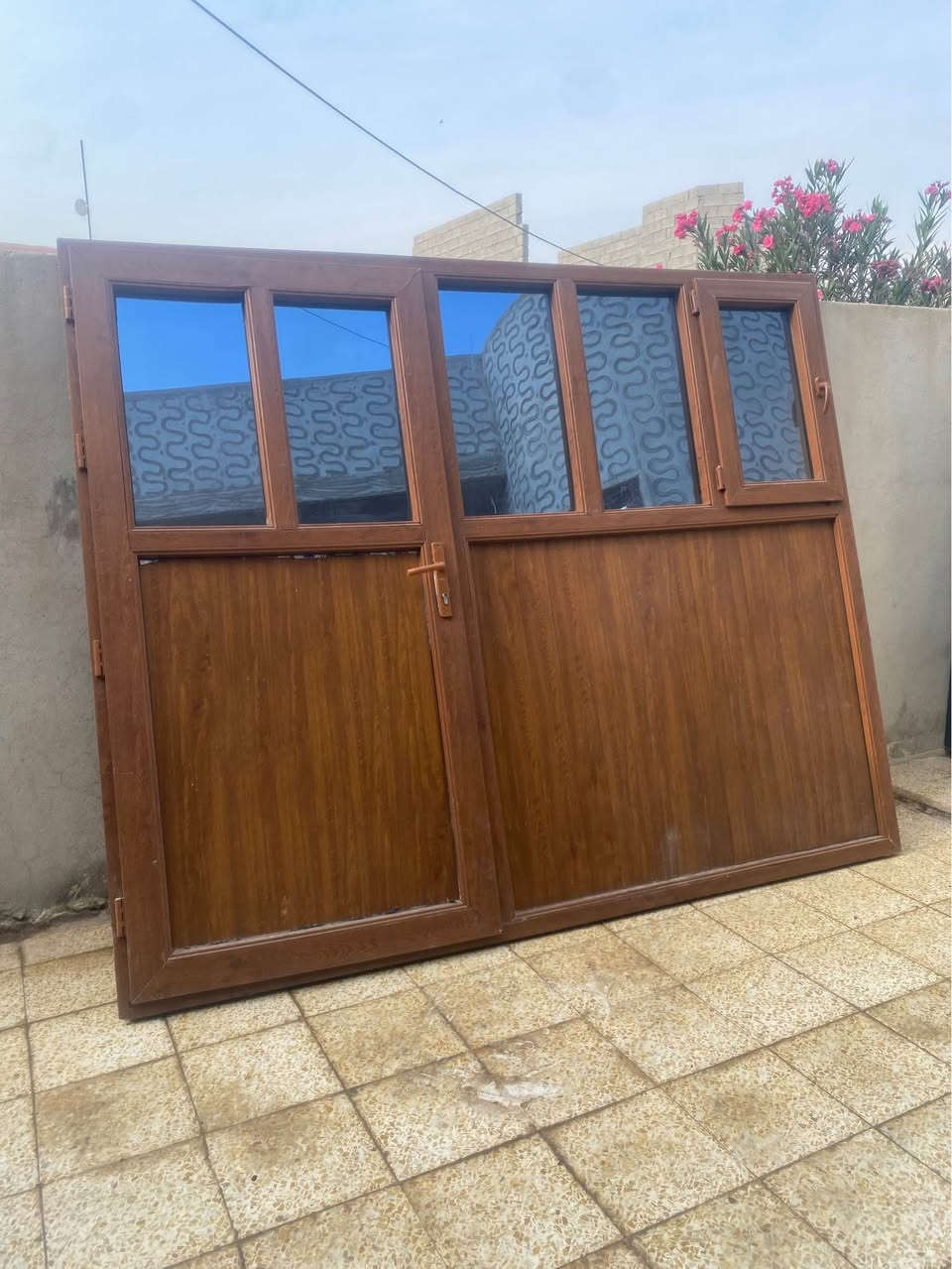 جامخانة محل صاجي باب اول شغل درجة اولى 
العرض 246 سم
الول  211سم
***********
***********
الجامخانة موجودة بالموصل /ناحية بعشيقة/ مدخل بعشيقة وبحزاني الحمدانية, نينوى
