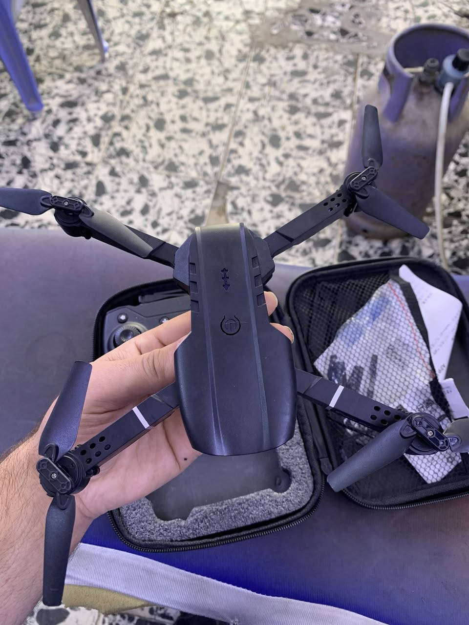 سلام عليم عدي طياره درون كلشي مابيه بس باتري هابط ابيعه او مرواس بسياره حترافيه***********
