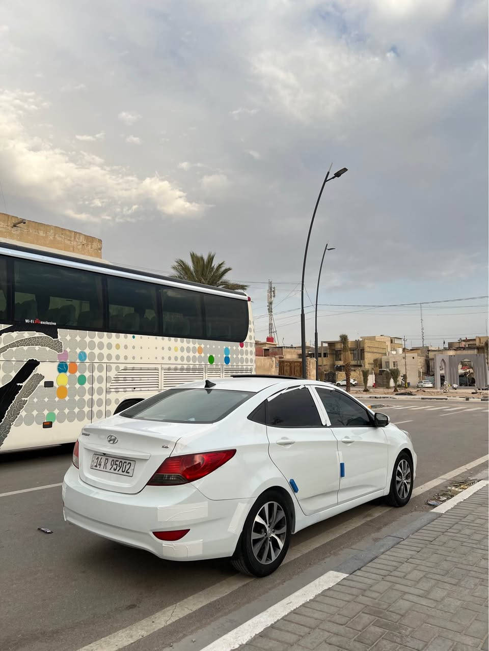 ﮼سلام،عليكم، 
  هونداي اكسنت   1/1 بـلو 
كفاله ضربه وتبديل عدة صبغ شبر بل باب الخلفي جوة 
مديل 2015 وارد خليجي ماشيه
 70كيلو متر  استعمال شخصي  
السعر 108 وبيه مجال 
مكينة حجم 1600 كفاله كسر كارتون 
رقم بصرة تحويل ثاني يوم سنويه 29
 موصفات 1/1 (+قيادة نضام ايلكو)
شاشه كامرة خلفية +شاير بل مري  
 ويل 17 كروم تخم كمل 
سلايت روف طكتين فتحة 
تحكم جهتين دوخل بيجي وعسلي كشتات مخملية 
تخم تاير جديد  حداديه 100/100 دهن جديد باتري جديد سيرفز جديد كواتم مكفولة 
السيارة نضيفه وجهزة من كلشي يعني اي نقص مابية الستفسار ***********
العنوان بصرة دور المحاربين قبل ملعب البلديات بشارع البصرة, العراق
