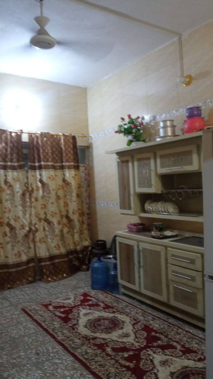 السلام عليكم 
بيت للبيع مساحته 200متر يحتوي غرفتين وصاله واستقبال وحمامات ومطبخ البناء بلوك السگف صب كونكريت الموقع الكوفه شارع المعمل شارع السبيس 
السعر 39مع المجال للاستفسار الاتصال على الارقام التالية 
***********
