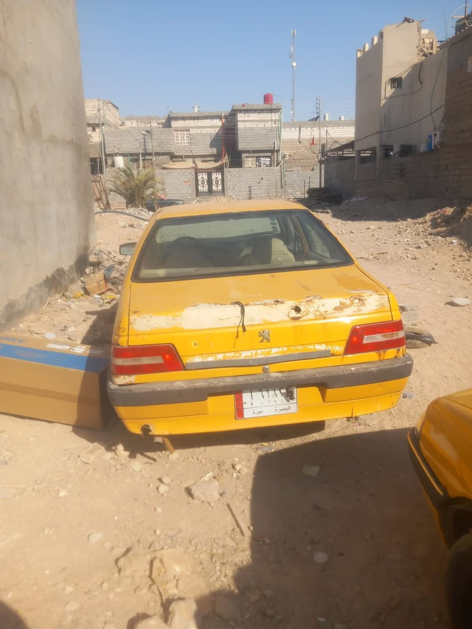 بيجو 405مديل 16راعيها موجود تبريد ثلج كير زين لا يفلت ولا بي شي كهربائيات كلها شغاله بس كايمه السعر  17وبيها مجال العنوان بصره ابو الخصيب ***********

