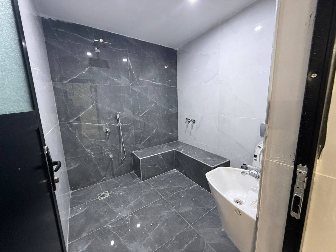 *********** واتساب ***********
سعر 17 فتر وه 50ورقه  بي مجال
