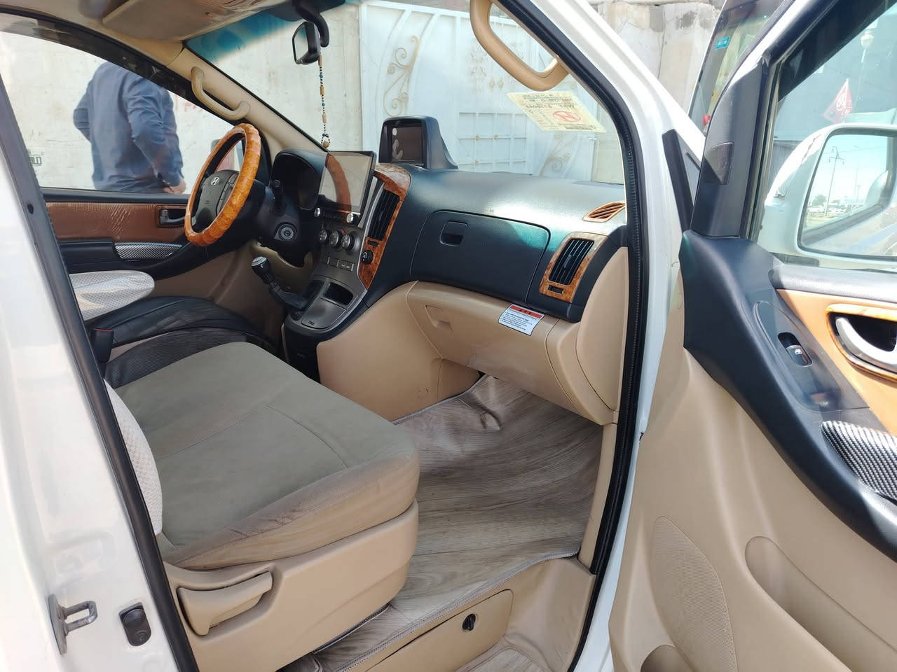 ستاركس 14 للبيع بيه جاملغ امامي مبدل و باب سايق صبغ بدون دواخل السعر 160 وبيه مجال الموبايل *********** ترهم مراوس لموديل تسعه
